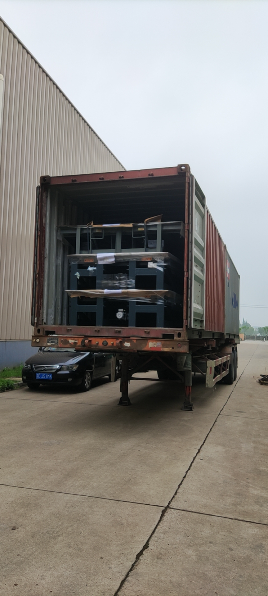การบรรจุและการจัดส่งของ Hydraulic Dock Leveler สำหรับลูกค้าชาวอเมริกัน